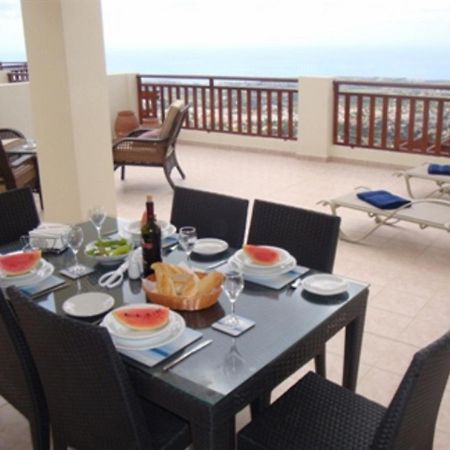 First Floor 2 Bedroom Apartment, Large Balcony, Amazing Sea Views, Communal Pool Peyia Exterior photo