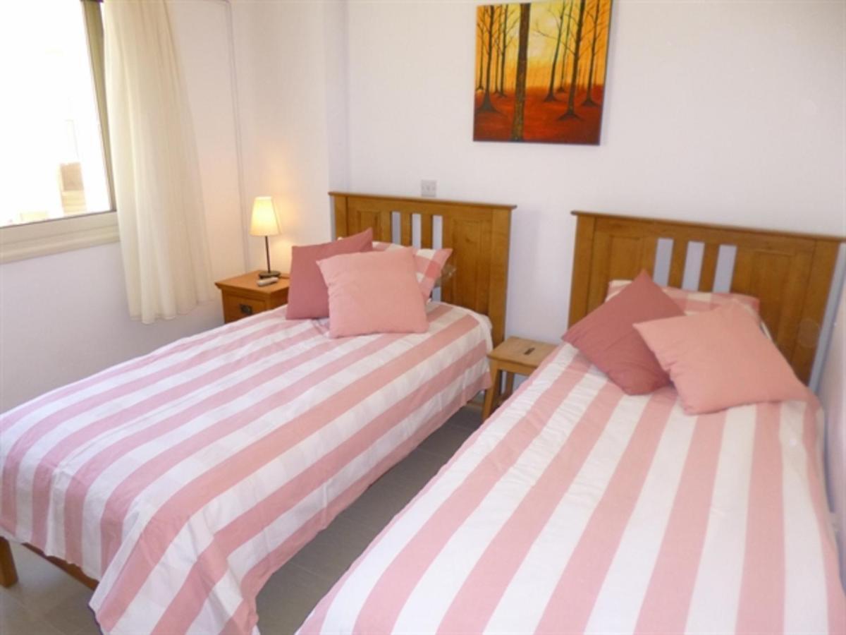 First Floor 2 Bedroom Apartment, Large Balcony, Amazing Sea Views, Communal Pool Peyia Exterior photo