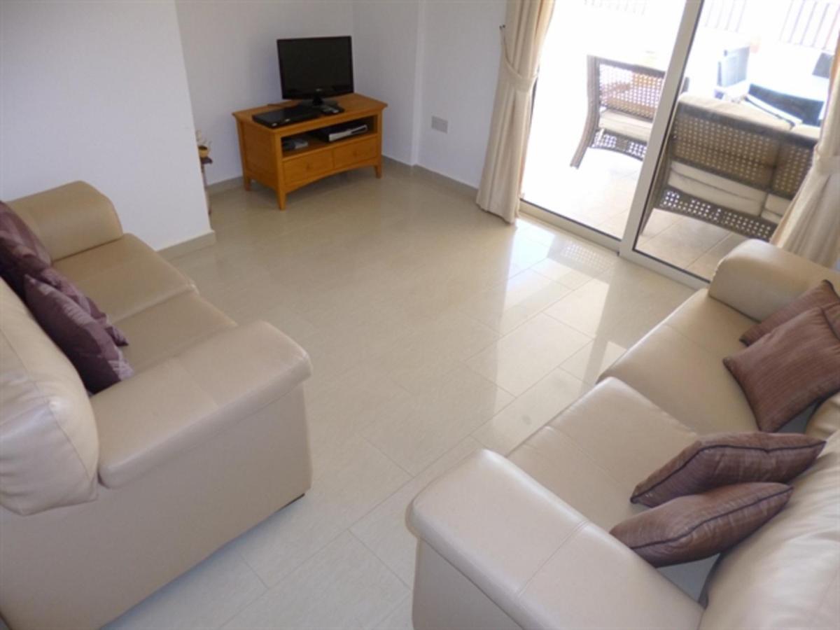 First Floor 2 Bedroom Apartment, Large Balcony, Amazing Sea Views, Communal Pool Peyia Exterior photo