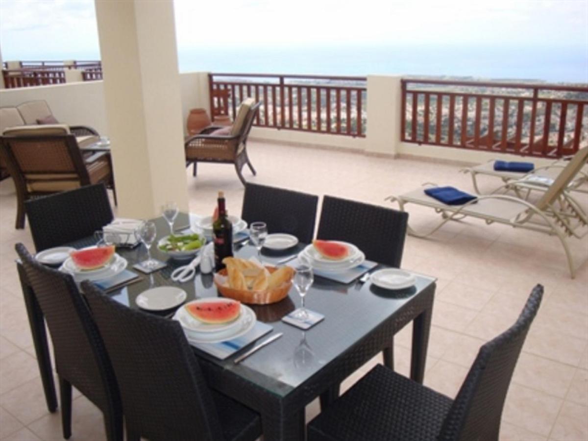 First Floor 2 Bedroom Apartment, Large Balcony, Amazing Sea Views, Communal Pool Peyia Exterior photo